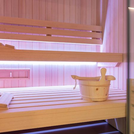 Vital Hotel Flora 코마노테르메 외부 사진