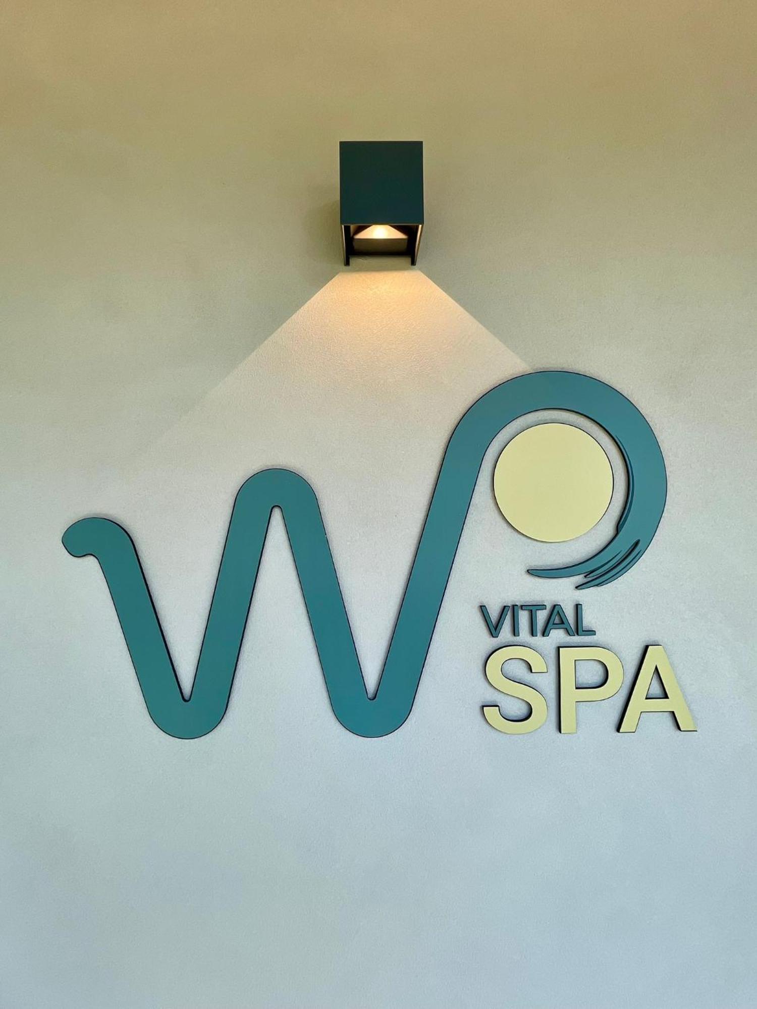 Vital Hotel Flora 코마노테르메 외부 사진