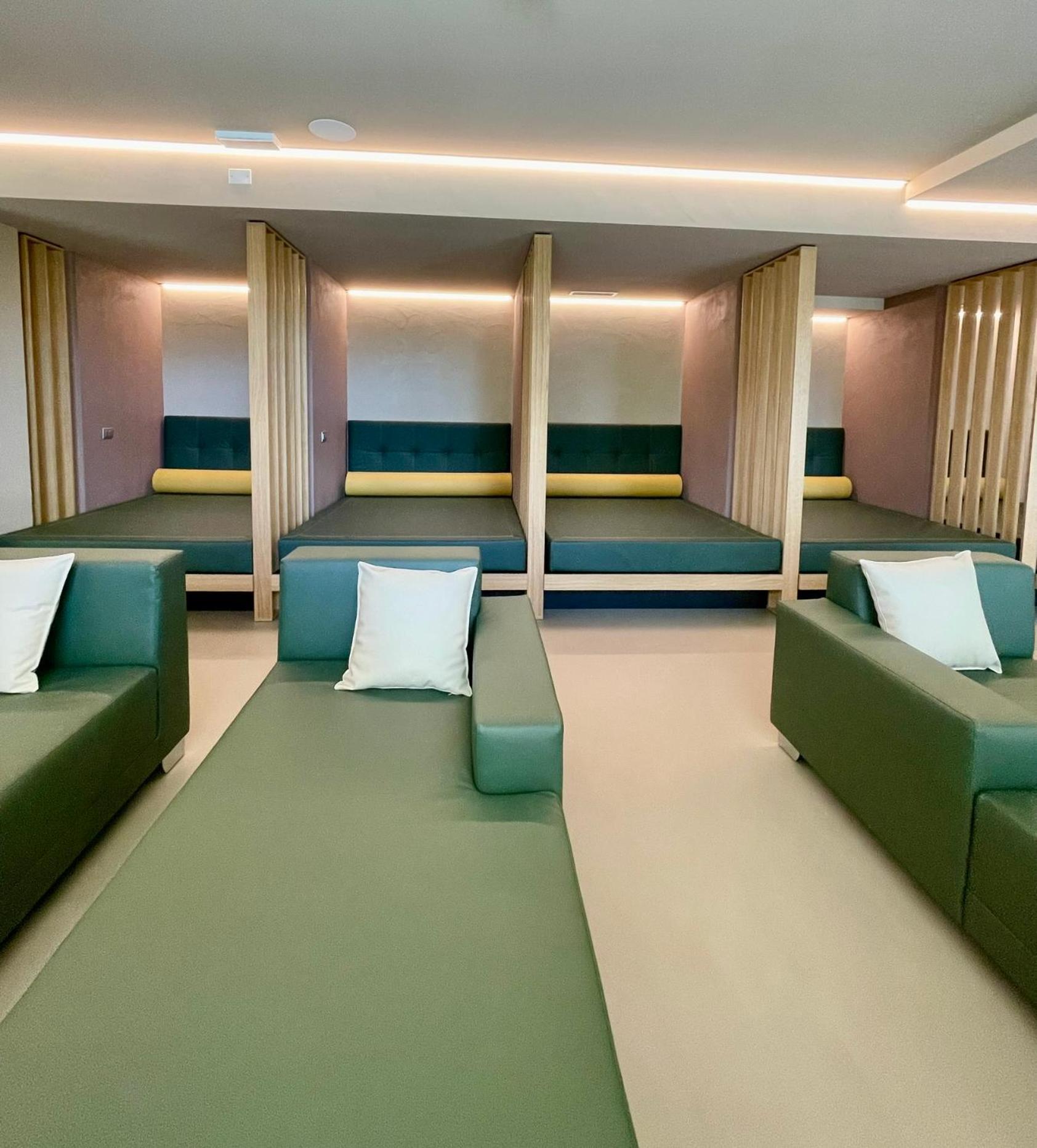 Vital Hotel Flora 코마노테르메 외부 사진