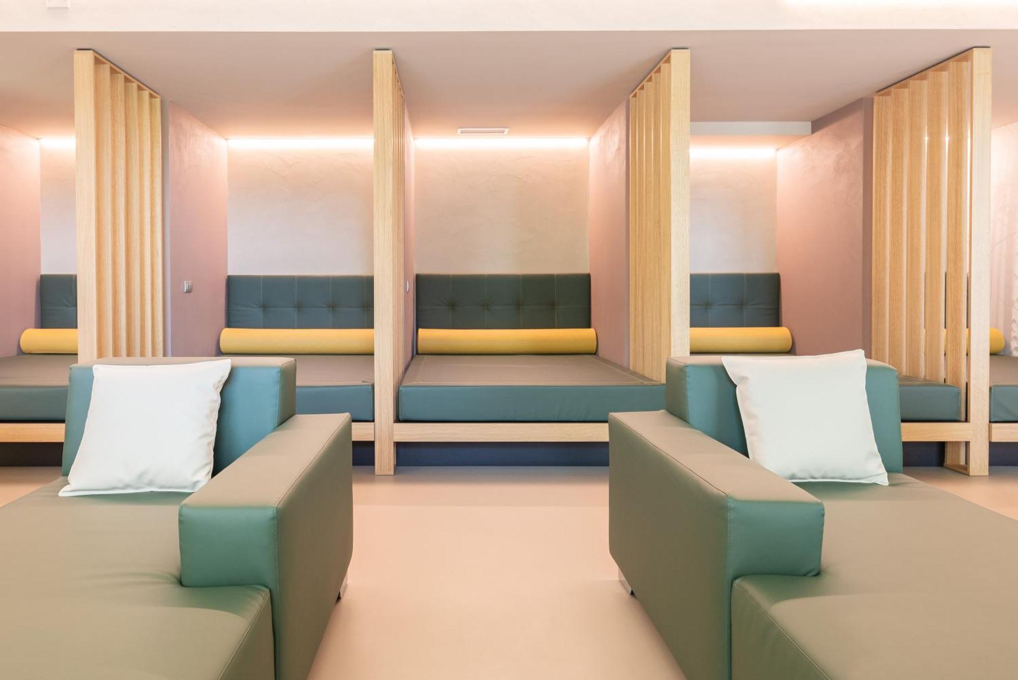 Vital Hotel Flora 코마노테르메 외부 사진