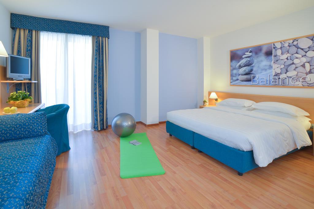 Vital Hotel Flora 코마노테르메 외부 사진