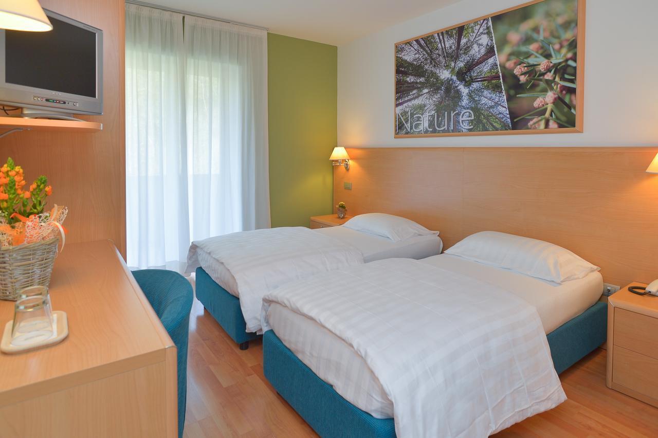 Vital Hotel Flora 코마노테르메 외부 사진