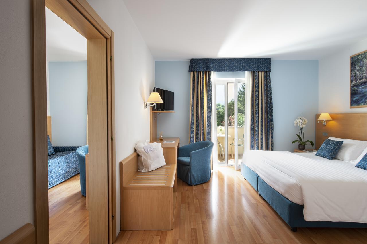 Vital Hotel Flora 코마노테르메 외부 사진