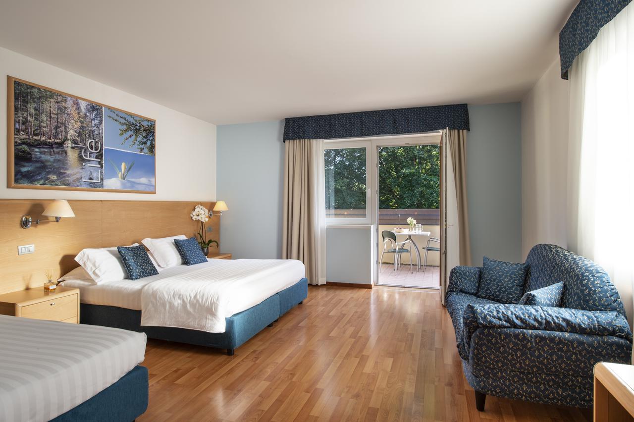 Vital Hotel Flora 코마노테르메 외부 사진