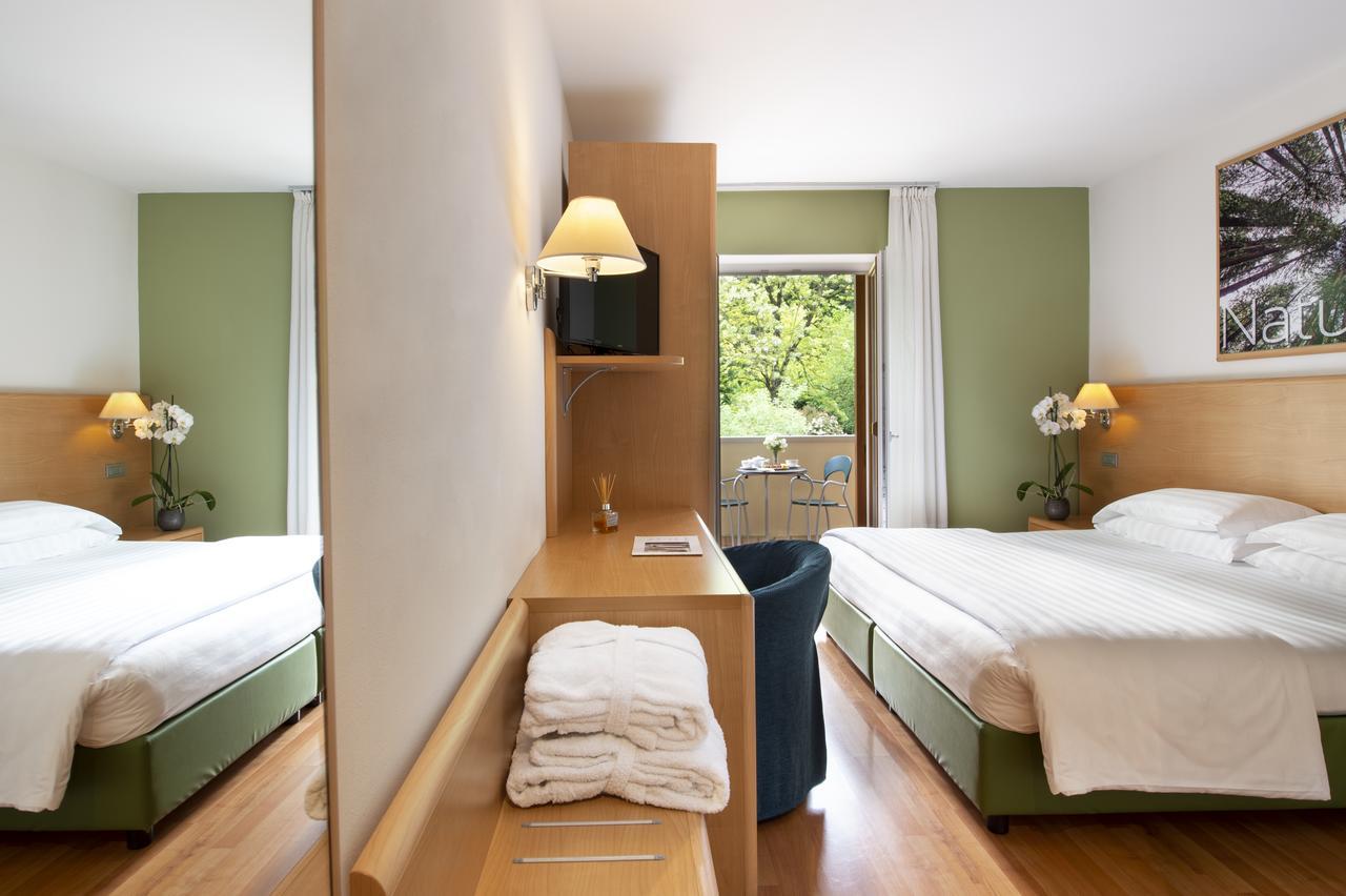 Vital Hotel Flora 코마노테르메 외부 사진